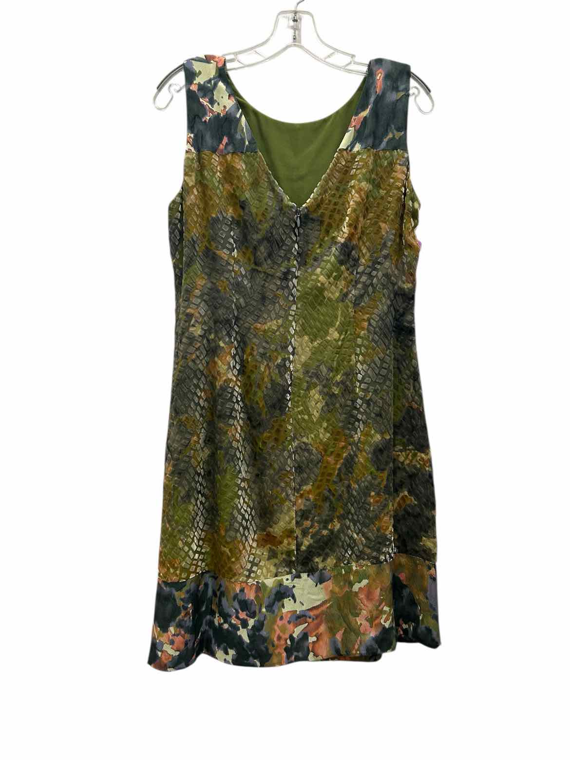 Beth Bowley Size Medium Gray & Green Dress