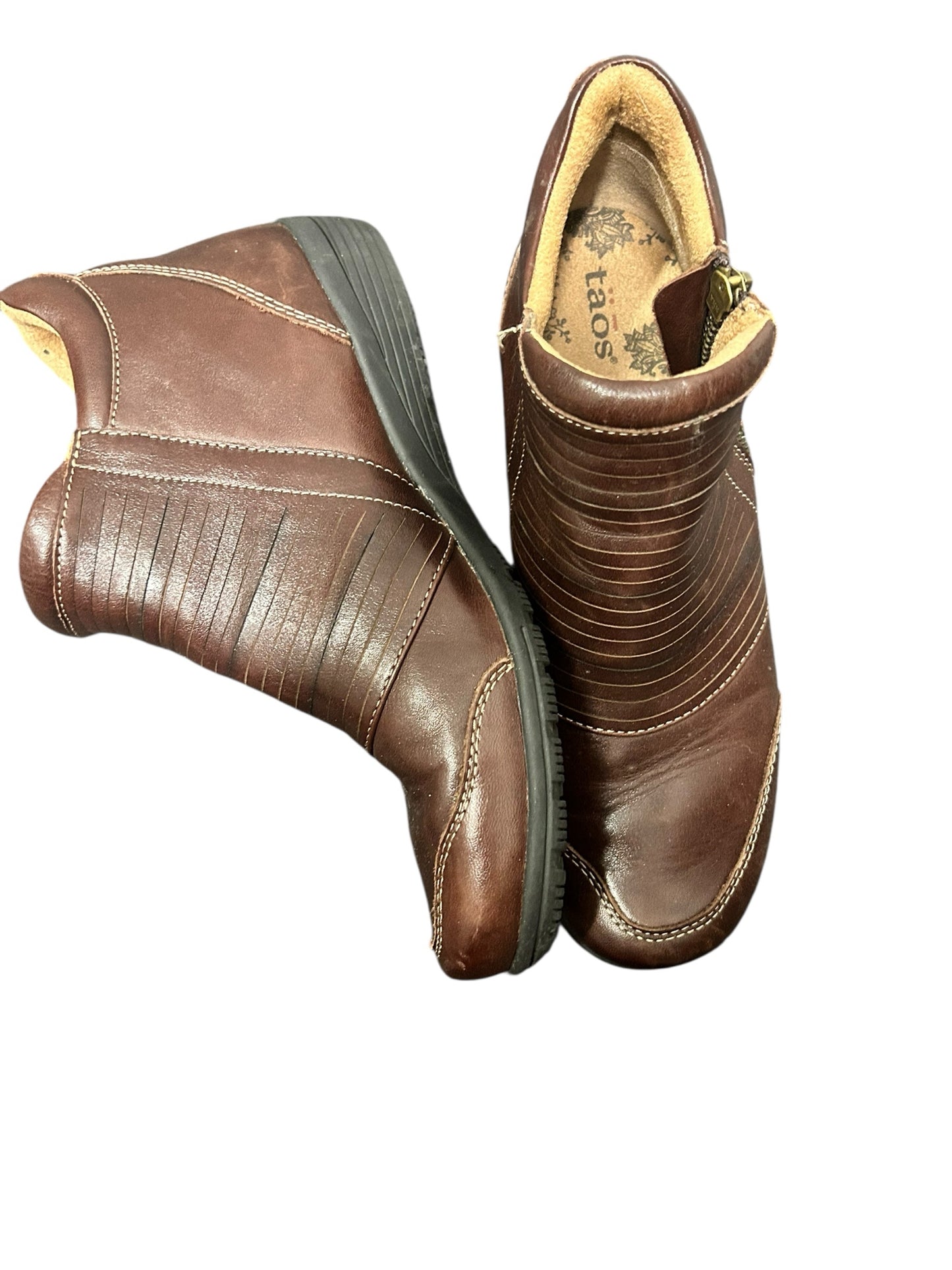 Taos Shoe Size 8 Brown Boots