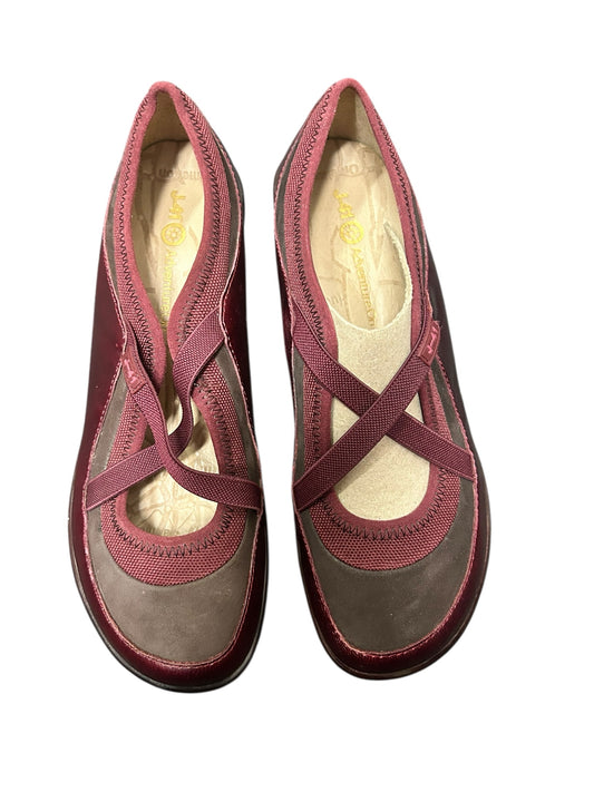 J-41 Shoe Size 8 Red & Brown Shoes