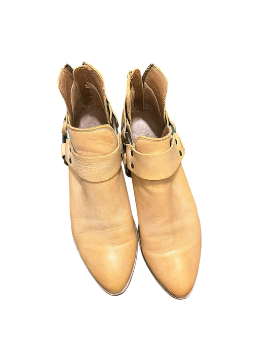 Frye Shoe Size 7 Tan Boots