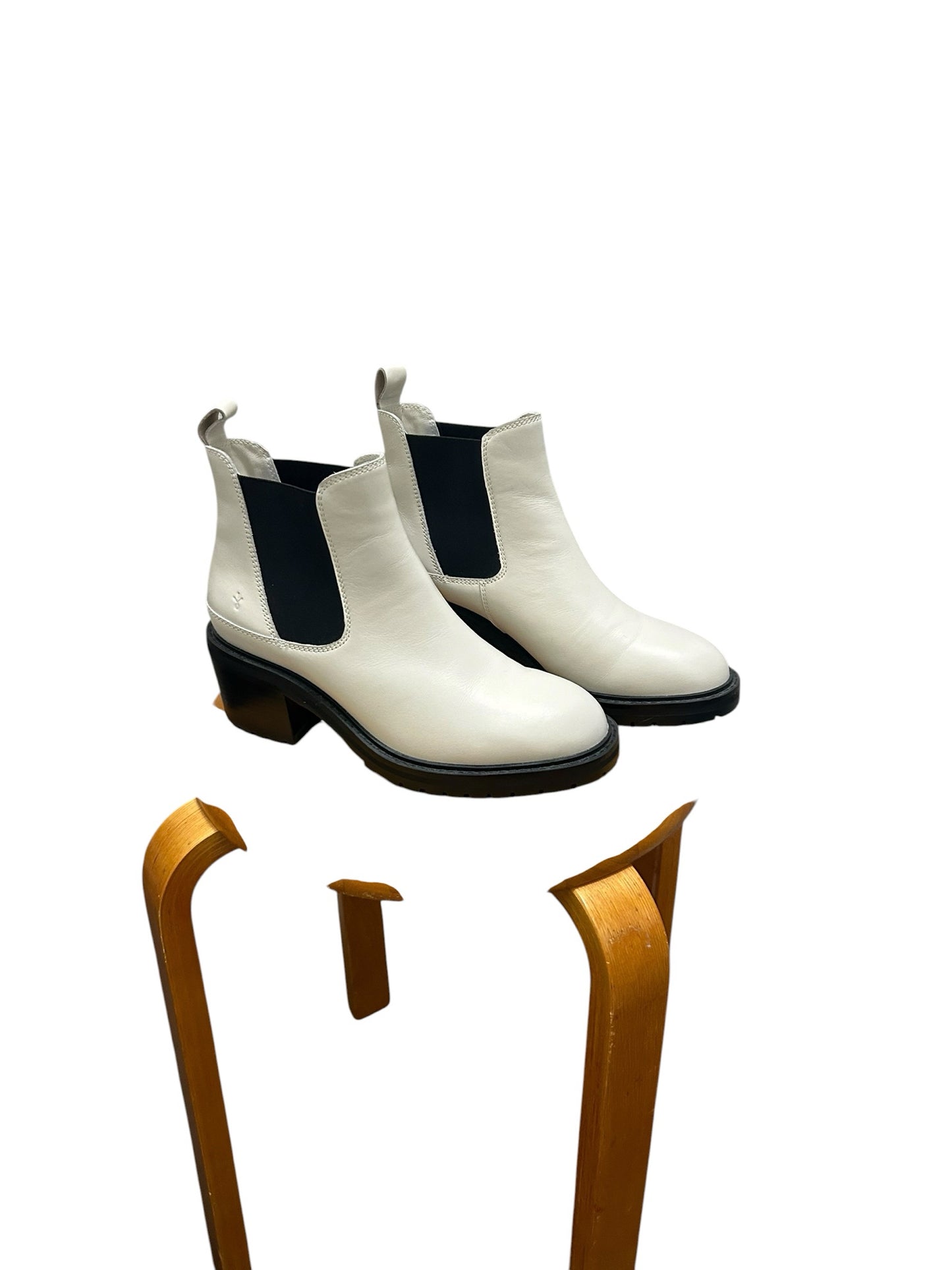 Emu Shoe Size 7 Ivory Boots
