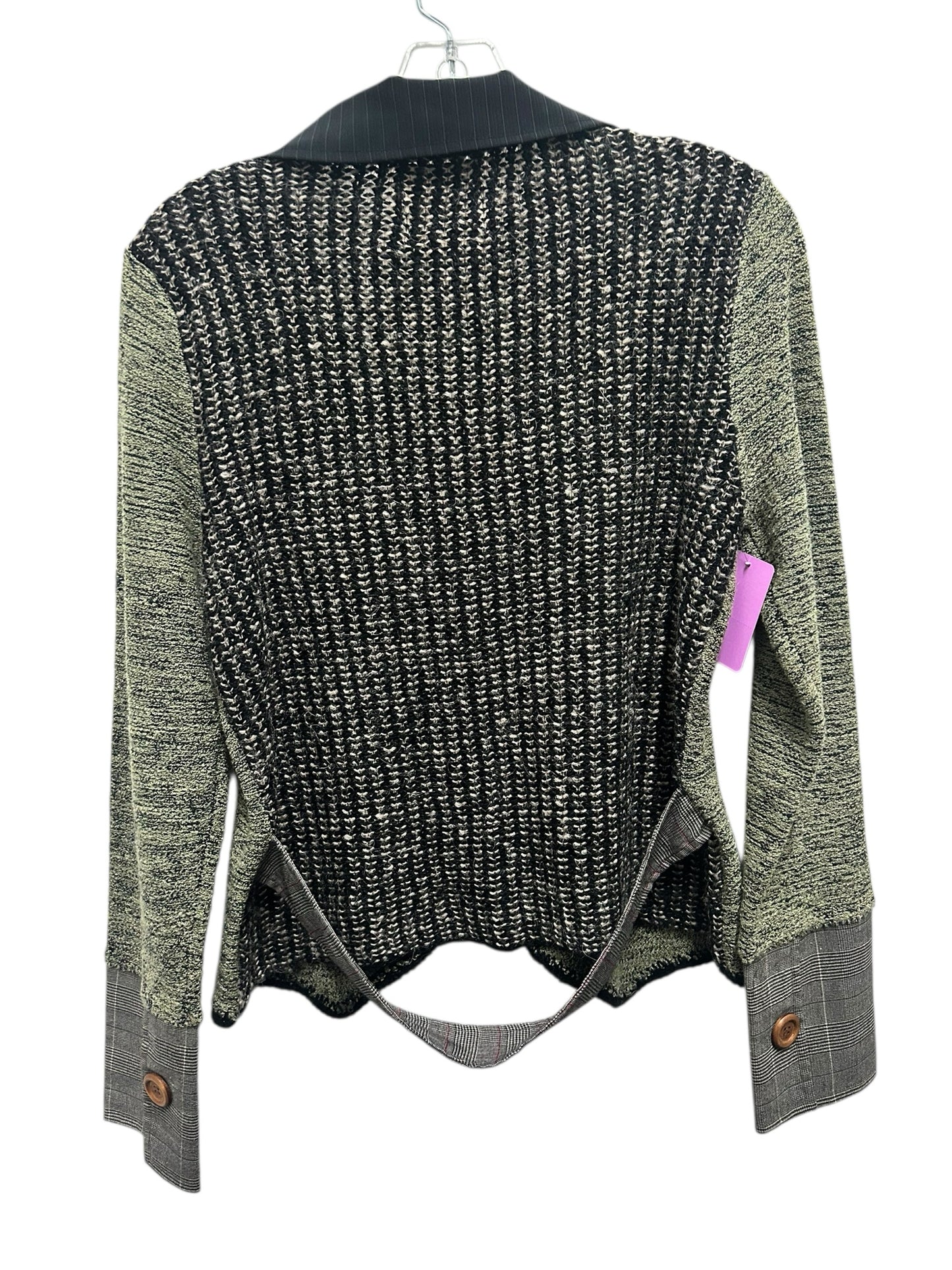 Curio Size Medium Green & Black Sweater